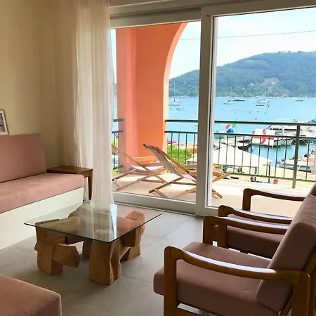 Claudia - 1 Minute Walk To * Porto Venere