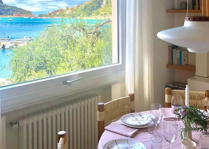 Claudia - 1 Minute Walk To Porto Venere